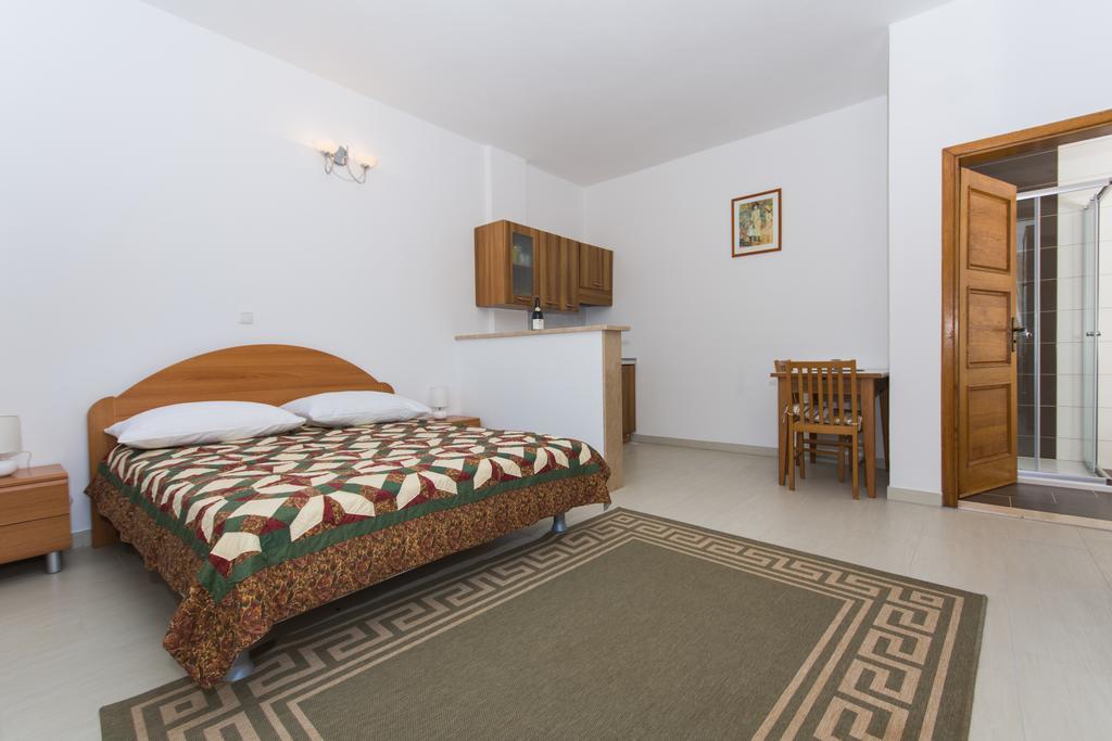 Apartments Bisera Trogir Exterior foto